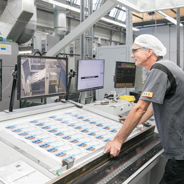 Nuestro equipo está listo para hacer el mejor empaque para usted.